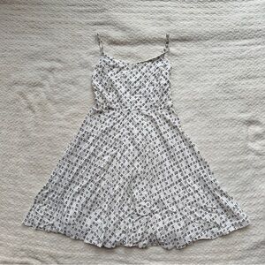 Women’s Size Xs Old Navy Black and White Patterned Dress